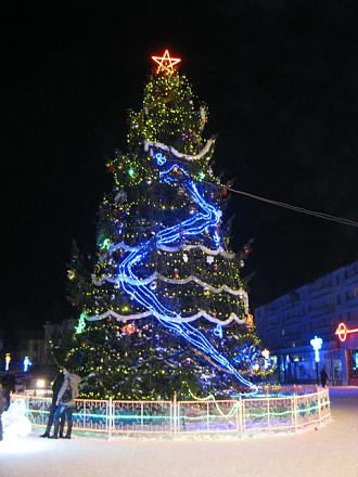 Нажмите на изображение для увеличения
Название: Елка на НГ в Бендерах.jpg
Просмотры: 915
Размер: 177.5 Кб
ID: 17115