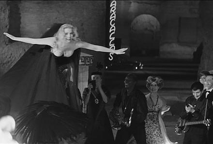 Нажмите на изображение для увеличения
Название: Сладкая жизнь - Анита Экберг.jpg
Просмотры: 599
Размер: 60.6 Кб
ID: 17504