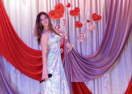 Нажмите на изображение для увеличения
Название: Девушка в белом платье поёт.jpg
Просмотры: 626
Размер: 77.1 Кб
ID: 20900