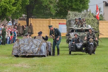 Нажмите на изображение для увеличения
Название: Фашисты наступают.jpg
Просмотры: 586
Размер: 120.9 Кб
ID: 21761