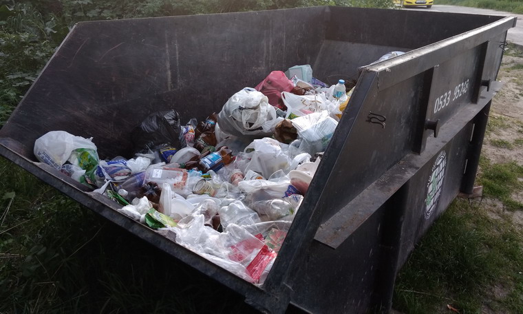 Название: 5-кубовый контейнер у парома.jpg
Просмотры: 812
Размер: 115.8 Кб