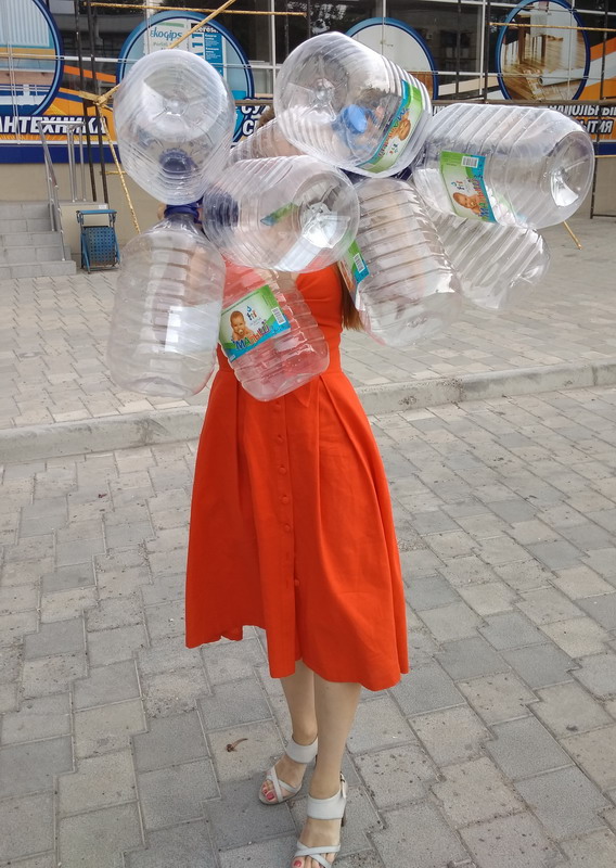 Название: Елена с бутылками.jpg
Просмотры: 588
Размер: 154.1 Кб