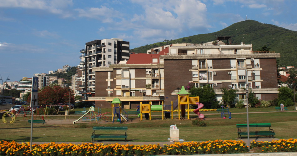 :    .JPG
: 1990

: 184.1 