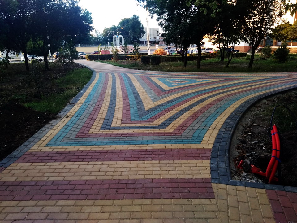 Название: Тирасполь - плитка в Екатенрининском парке.jpg
Просмотры: 2516
Размер: 261.9 Кб
