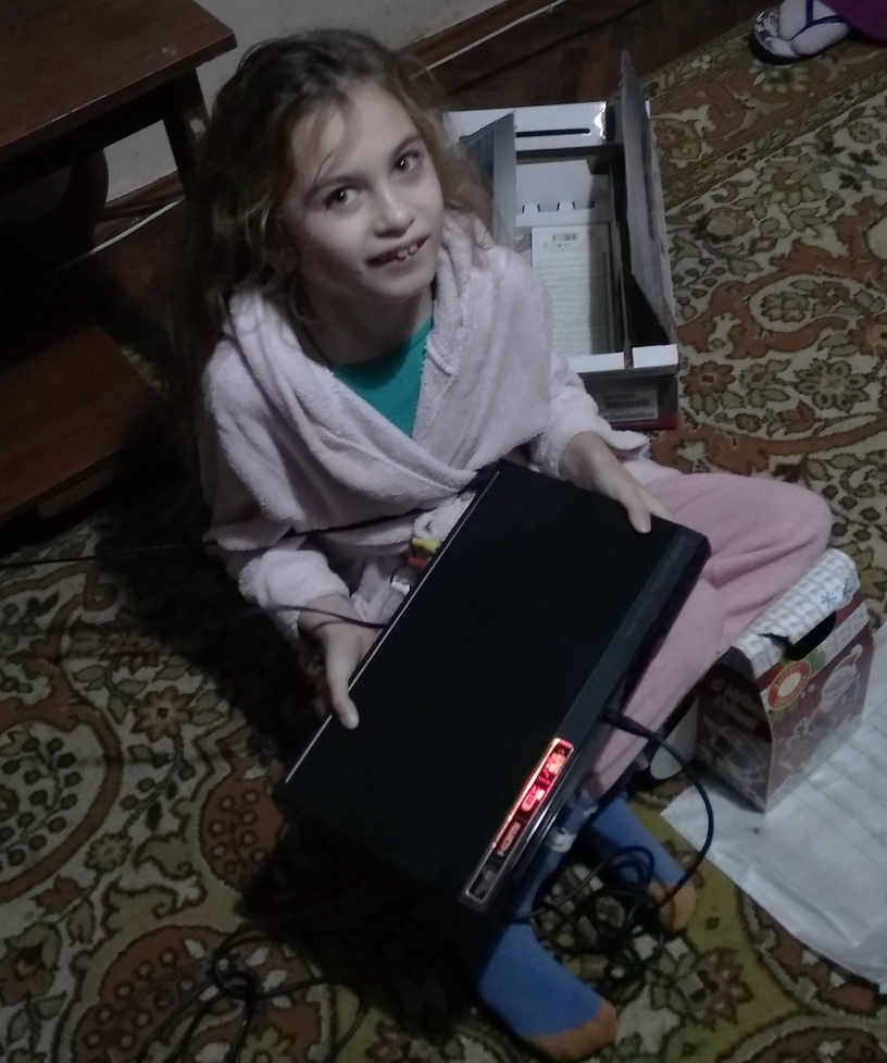 Название: 2 Тирасполь, Елена, девочке инвалиду караоке с микрофоном.jpg
Просмотры: 1454
Размер: 213.1 Кб