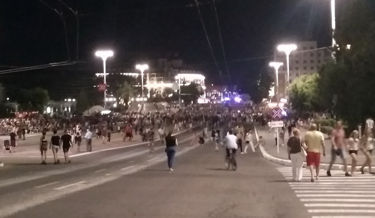 Название: Концерт на площади 30 лет ПМР.jpg
Просмотры: 1075
Размер: 90.6 Кб