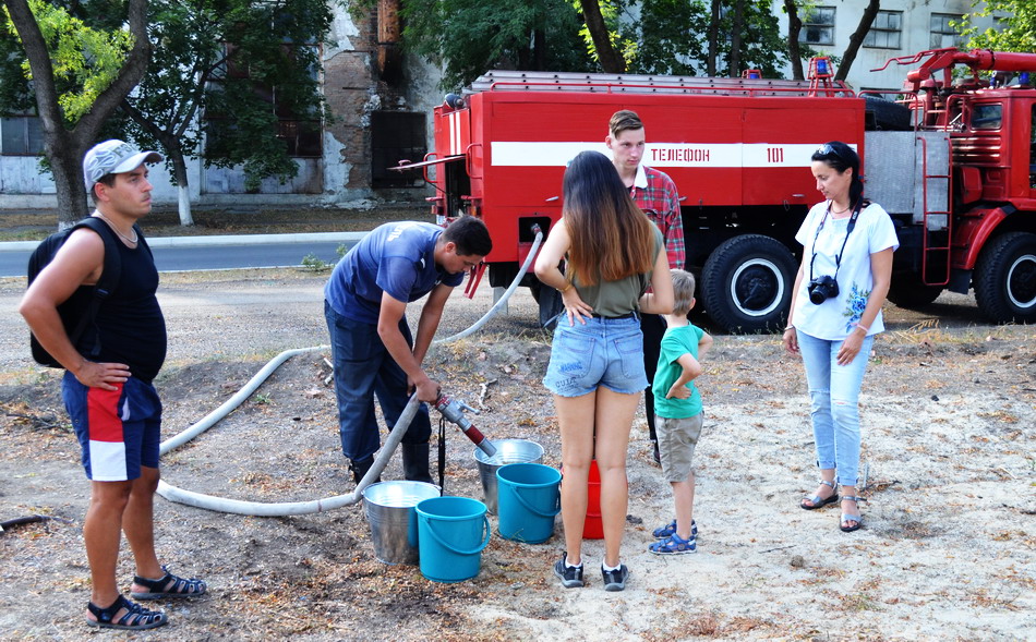 Название: 2-Волонтеры у можарной машины.JPG
Просмотры: 1620
Размер: 281.1 Кб