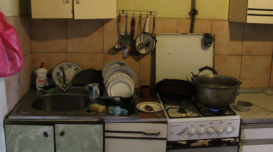 Название: Владимировка - многдетная семья 1. Кухня и плита.JPG
Просмотры: 1001
Размер: 165.2 Кб