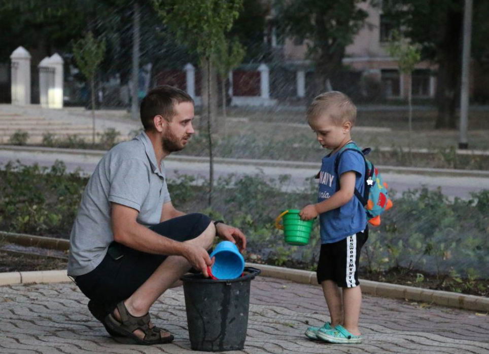 Название: Максим Апостолов с сыном.jpg
Просмотры: 707
Размер: 92.0 Кб