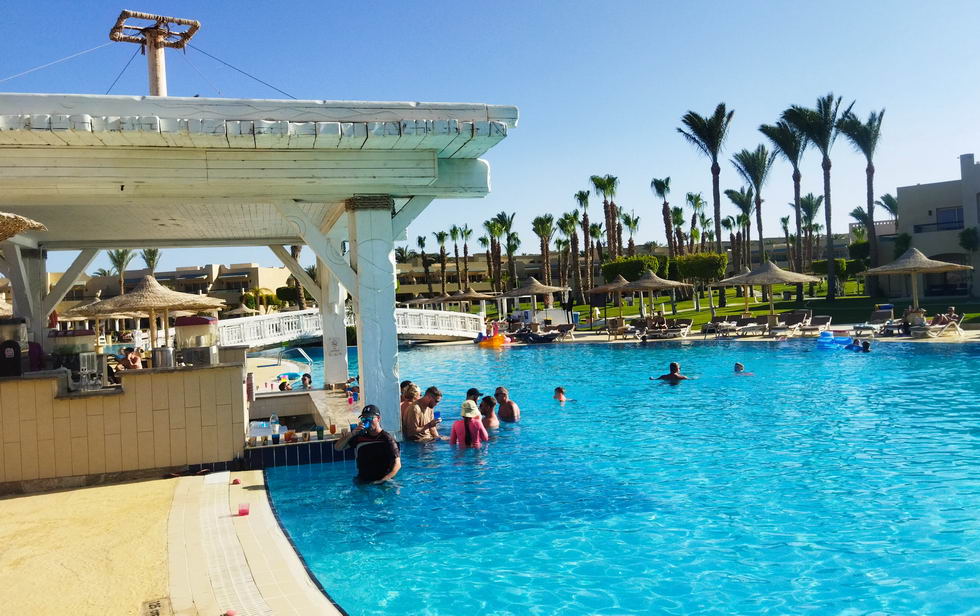 :   Coral Sea Holiday.jpg
: 397

: 137.4 
