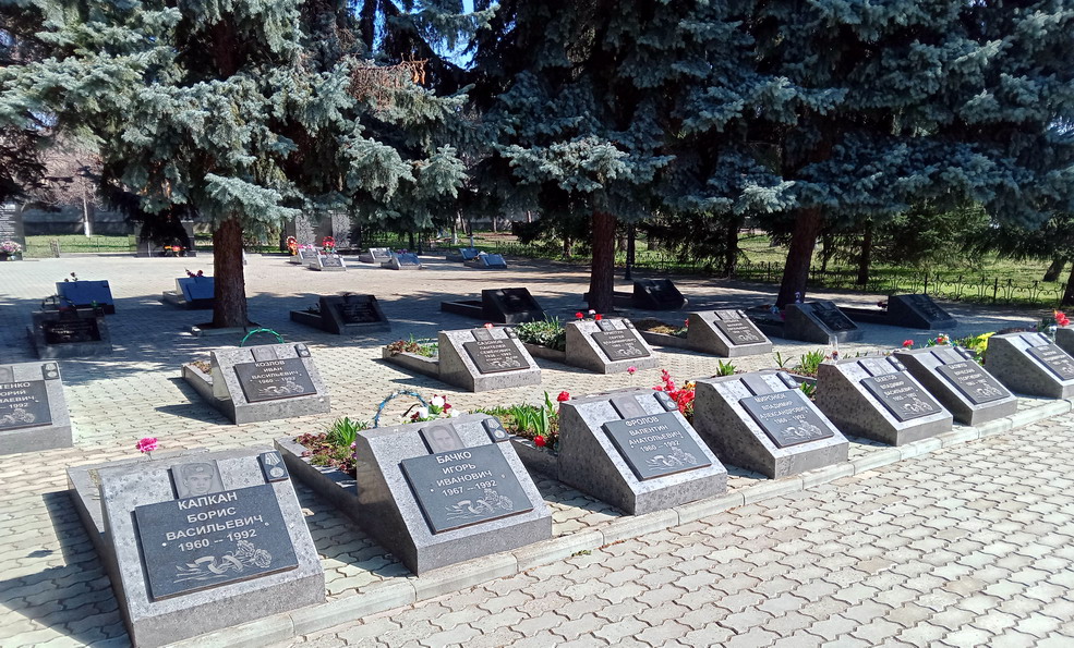 :    1992  .jpg
: 40

: 300.3 