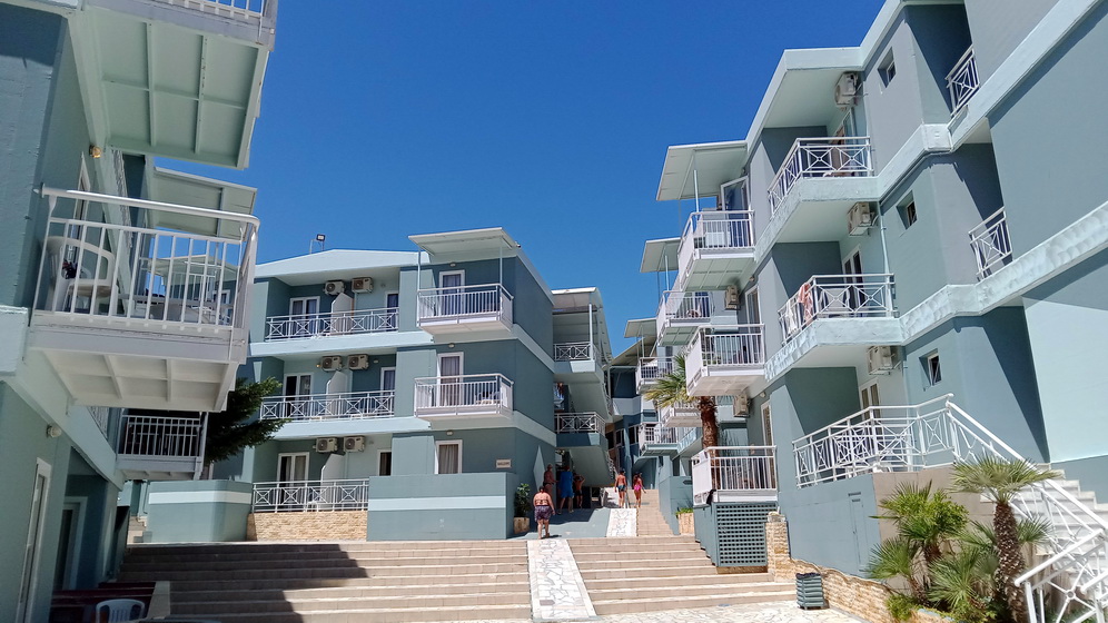 :    ERI BEACH.jpg
: 16

: 224.0 