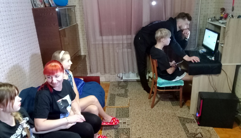 Название: Тирасполь Инна с 3 детьми. Компьютер в подарок..jpg
Просмотры: 159
Размер: 190.6 Кб