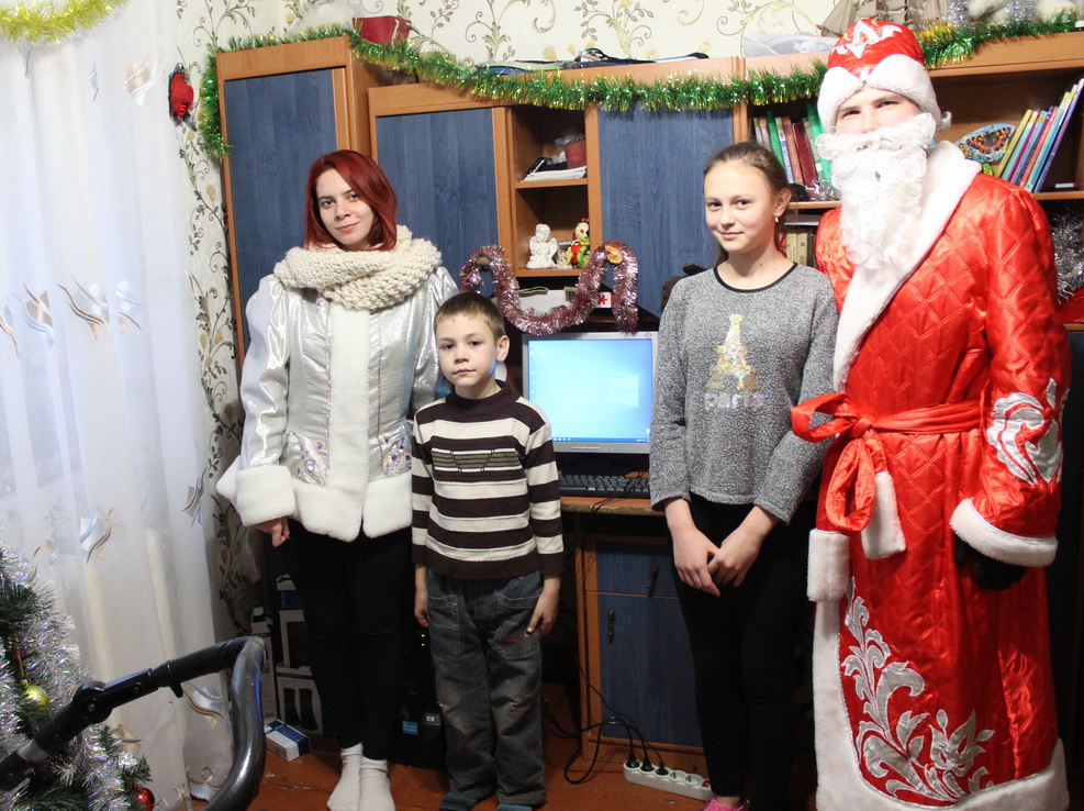 Название: 26Г-Компьютер-Насте-Григориополь-вручение-подарка.JPG
Просмотры: 563
Размер: 330.7 Кб