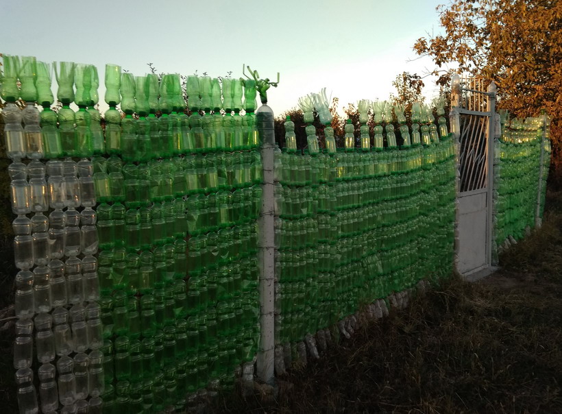 Название: Ограда из пластиковых бутылок.jpg
Просмотры: 838

Размер: 177.9 Кб