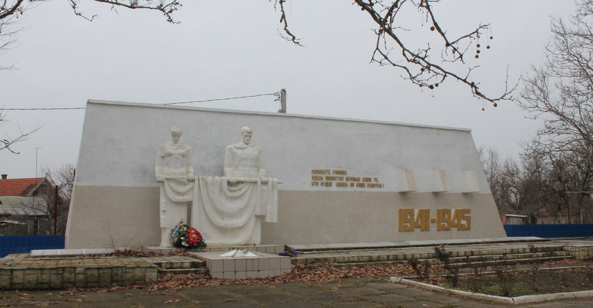 Название: Мемориал славы в Терновке.JPG
Просмотры: 1632

Размер: 110.7 Кб