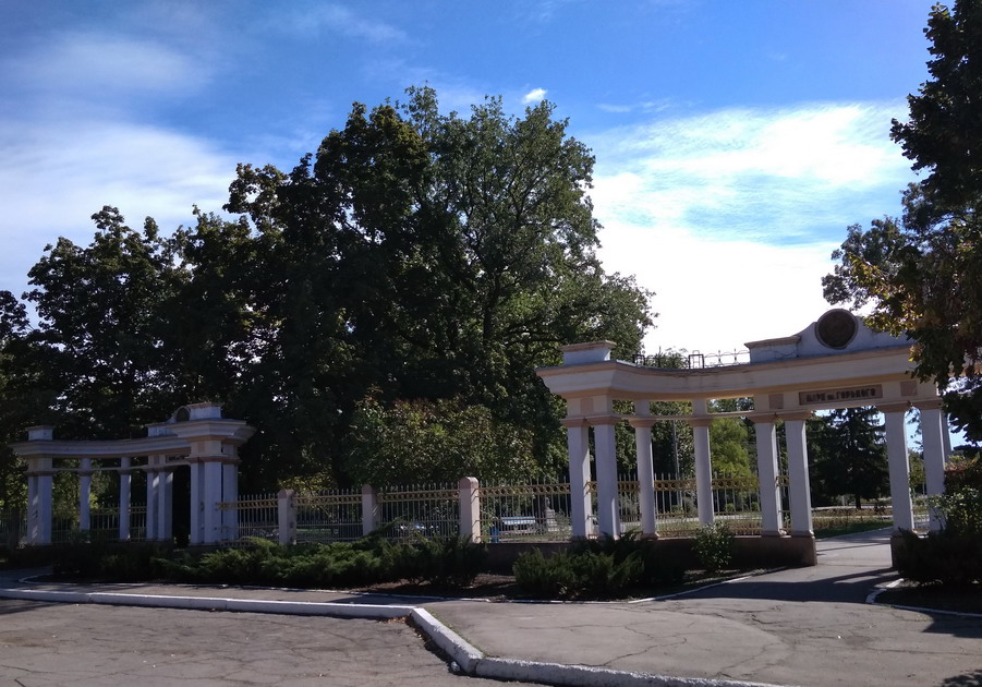 Название: Парк Горького - вход в Бендерах.jpg
Просмотры: 1045
Размер: 195.3 Кб