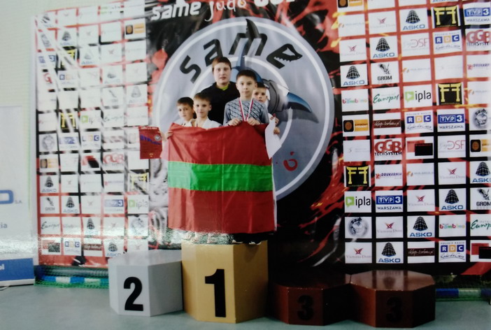 Название: Соревнования в Румынии - флаг ПМР.jpg
Просмотры: 726
Размер: 119.6 Кб