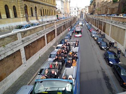 Нажмите на изображение для увеличения
Название: Туристы на автобусах в Риме.jpg
Просмотры: 1055
Размер: 95.6 Кб
ID: 15599
