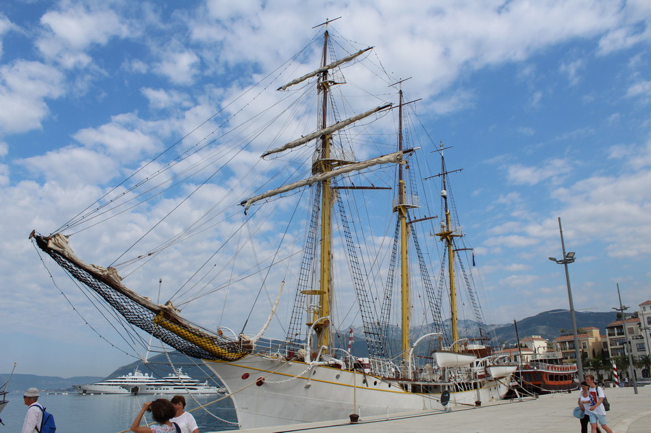 Название: Корабль в Черногории.JPG
Просмотры: 1339

Размер: 197.6 Кб