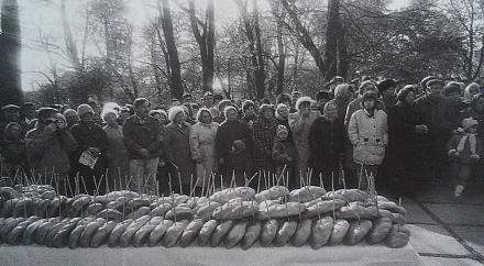 Нажмите на изображение для увеличения
Название: Поминальная церемония в Дубоссарах.jpg
Просмотры: 640
Размер: 99.4 Кб
ID: 16836