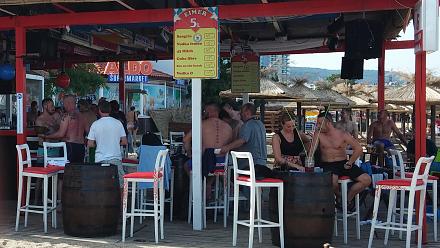 Нажмите на изображение для увеличения
Название: Немцы в пивном баре на Пляже Болгарии.jpg
Просмотры: 810
Размер: 103.0 Кб
ID: 19042