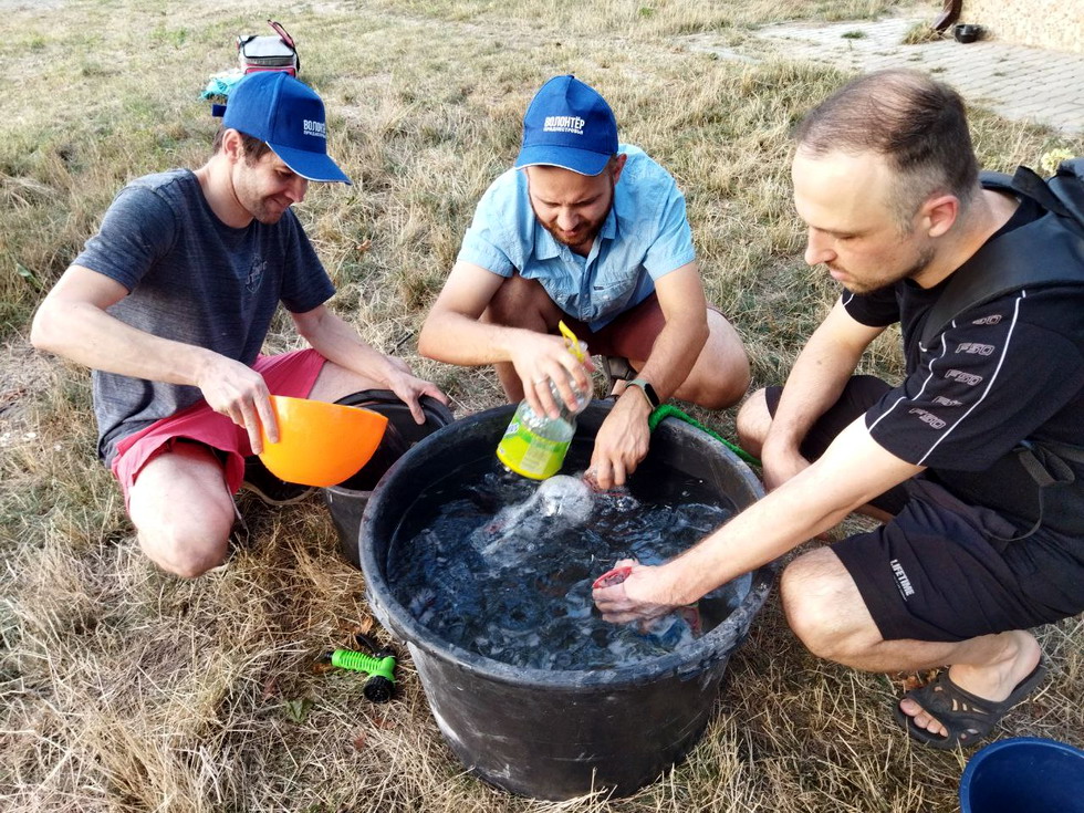 Название: Волонтеры набирают воду.jpg
Просмотры: 1046
Размер: 313.8 Кб