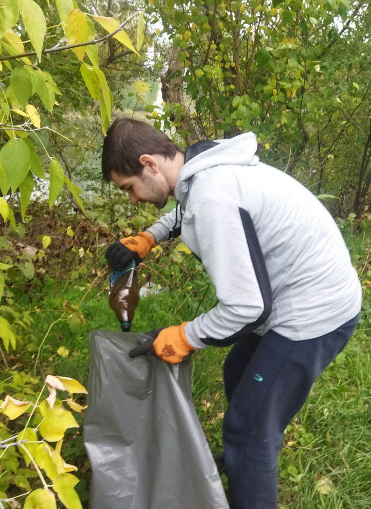 Название: Игорь Голдабин убирает мусор.jpg
Просмотры: 804
Размер: 154.5 Кб